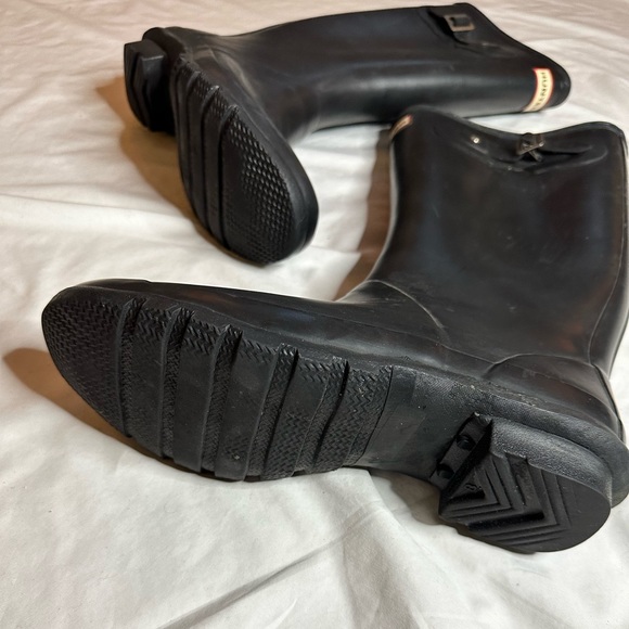Hunter Rain Boots for the wide-calves homies out there. - Picture 3 of 4